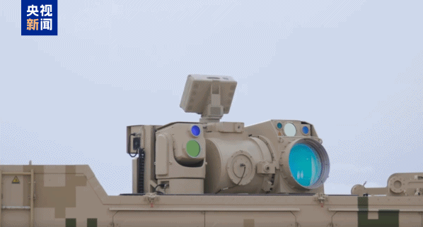 定向能武器装备首次亮相阅兵场 展示新式战斗力成就