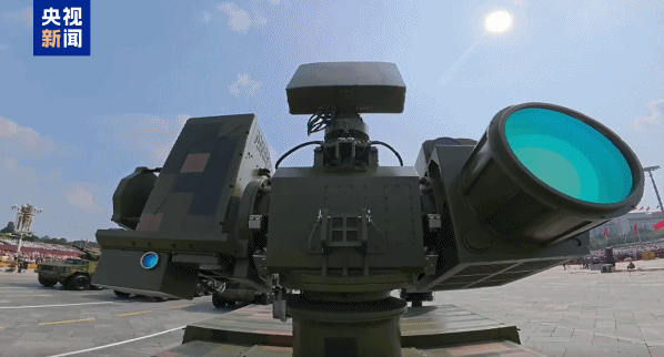 定向能武器装备首次亮相阅兵场 展示新式战斗力成就